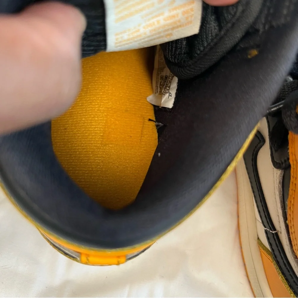 Nike Jordan 1 Mid Black & Yellow Size 3y